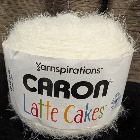 Caron Cakes Lovely Layers Latte Cake yarn Skien  8.8 oz 250g Cream - Picture 2 of 8